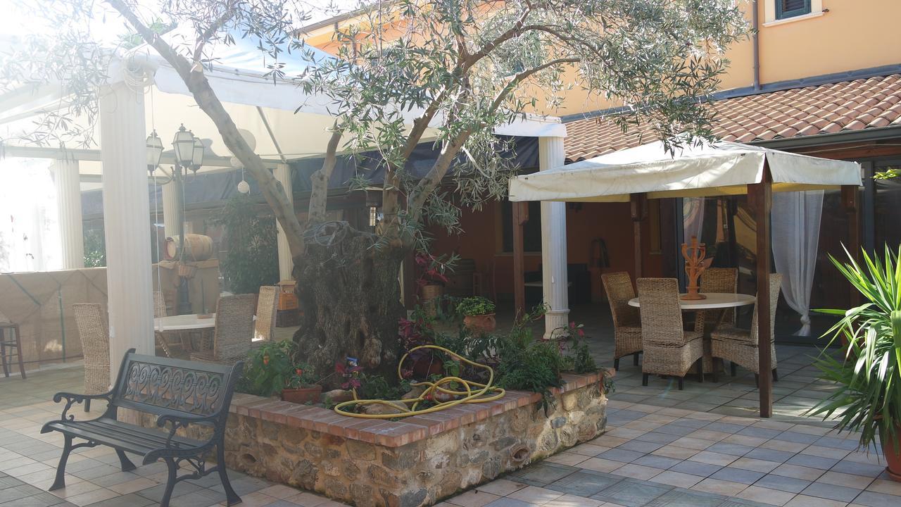 Gasthaus Agriturismo Masseria I Risi SantʼEufemia Lamezia Exterior foto