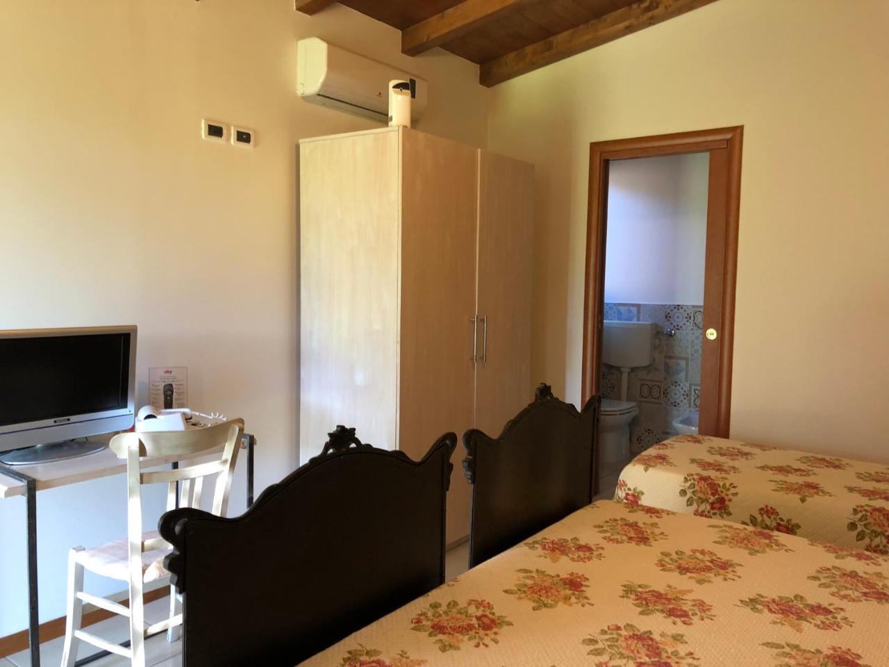 Gasthaus Agriturismo Masseria I Risi SantʼEufemia Lamezia Exterior foto